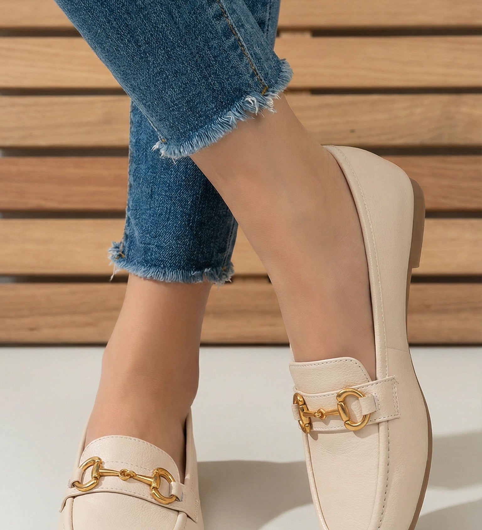 MOCASSINO ELEGANTE CON FIBBIA DORATA