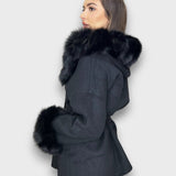 Cartelle – Cappotto in cashmere con cappuccio e dettagli in pelliccia